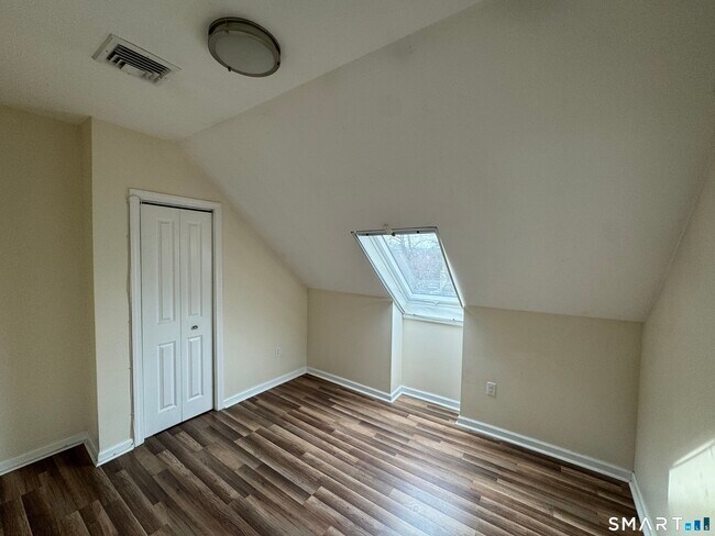 Building Photo - 423 Whalley Ave