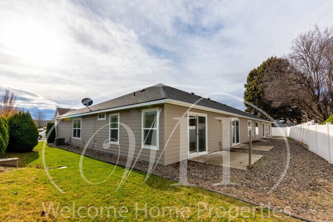 Building Photo - Spacious Home with Vaulted Ceilings