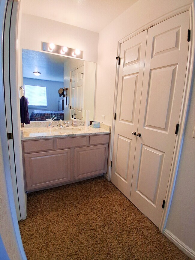 Building Photo - 104 W 1230 N St