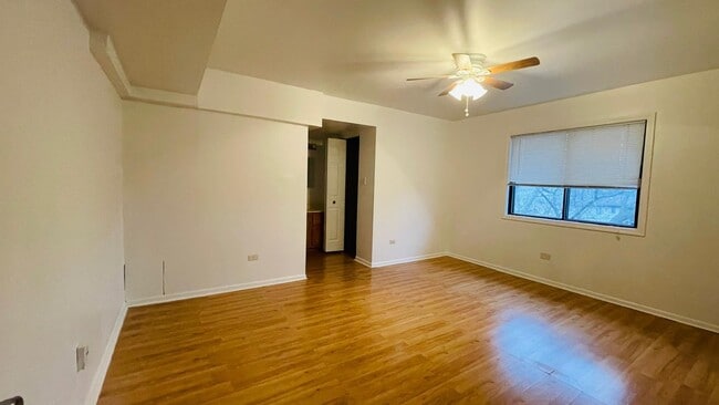 Building Photo - 6015 Lakeside Pl