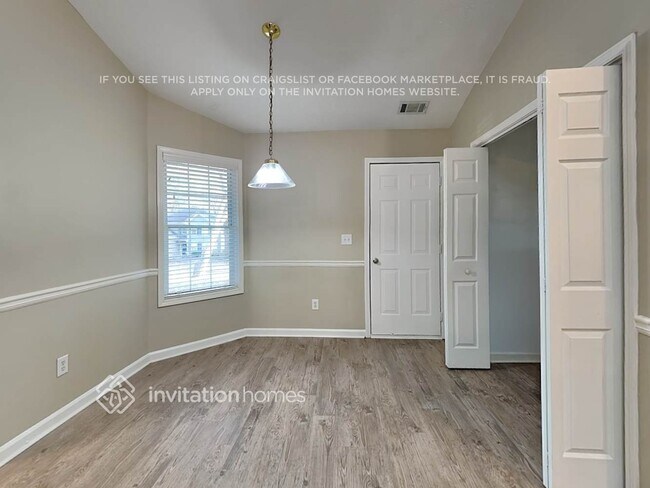 Building Photo - 2825 Maple Vista Ln SW