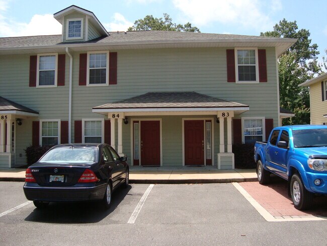 Building Photo - Chase Hollow #83 - Pet Friendly!