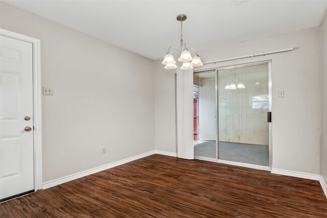 Building Photo - 136 Shadybrook Dr
