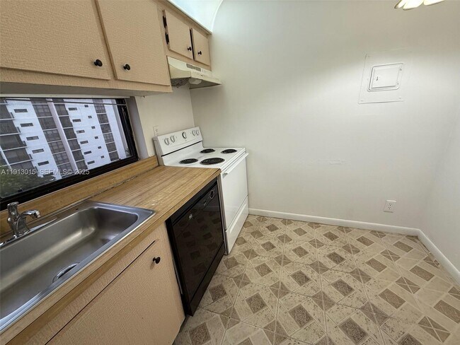 Building Photo - 17011 N Bay Rd