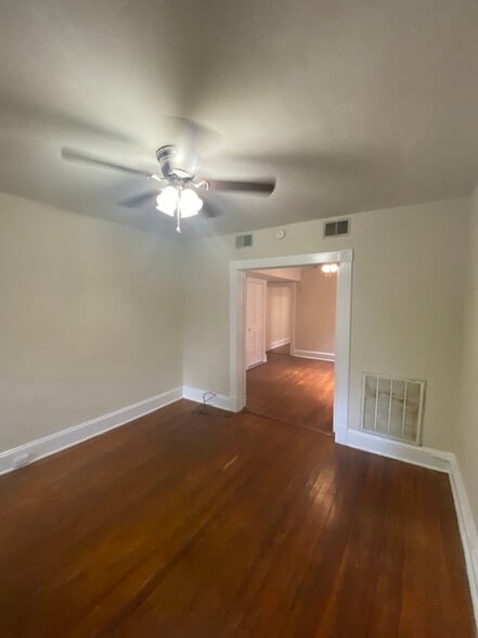 Building Photo - 3009 Ellwood Ave