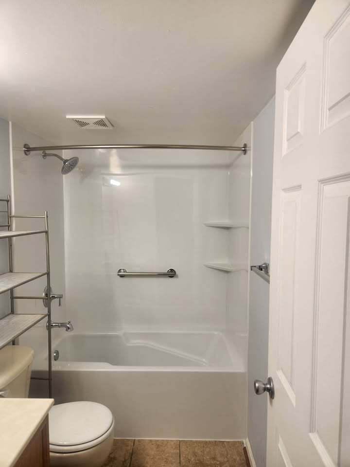 Building Photo - 245 Bishops Glen Dr