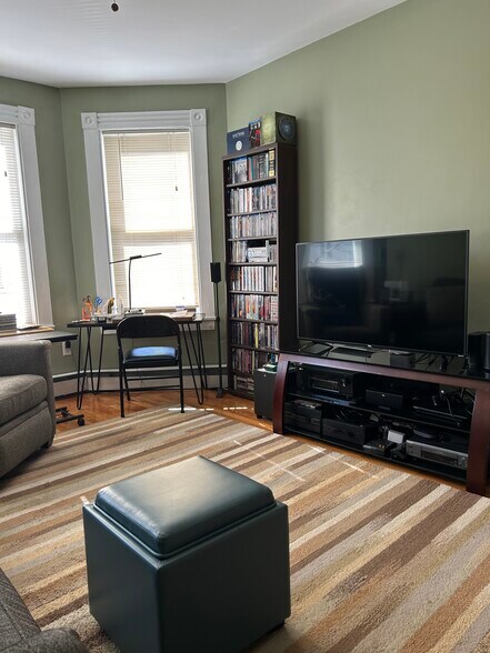 Building Photo - 49 Mozart St