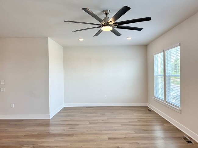 Building Photo - POTOMAC SHORES - BEAUTIFUL VIEWS! (interne...