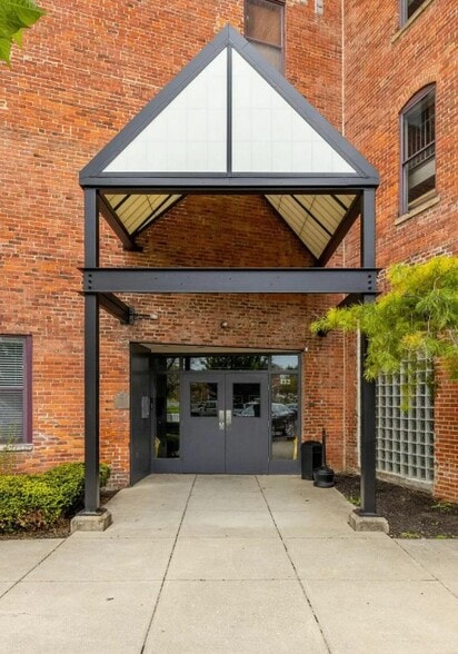 Building Photo - 432 E. Rich St