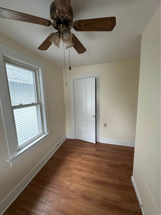 Building Photo - 1250 S 6th Ave