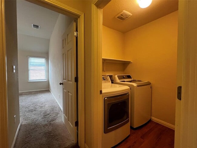 Building Photo - 2708 Cottonwood Shores Dr