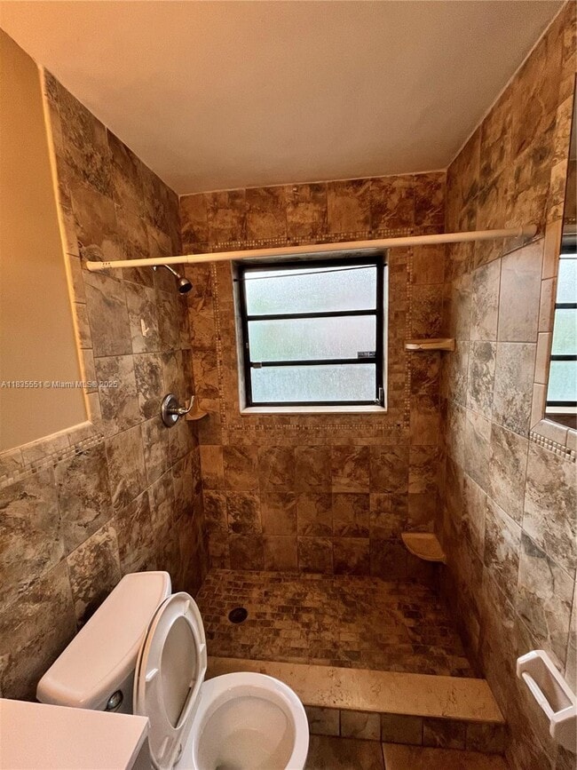 Building Photo - $3,000MONTHLY;1608 S 19TH AVE #HOUSE HOLLY...