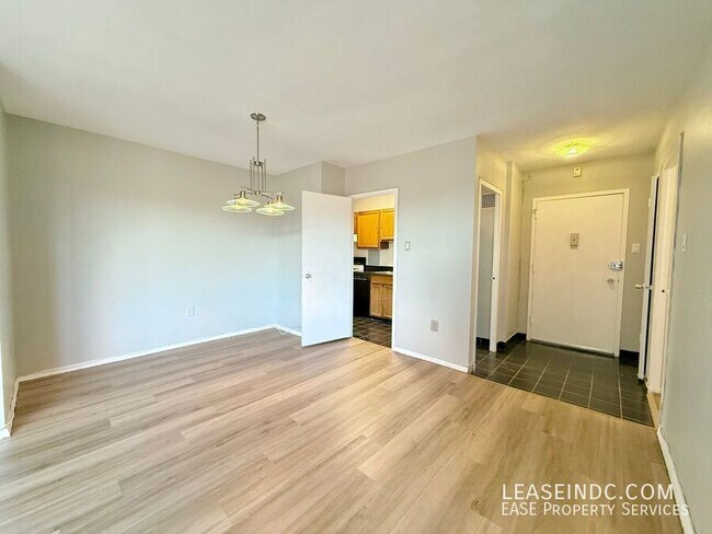 Building Photo - 4000 Tunlaw Rd NW