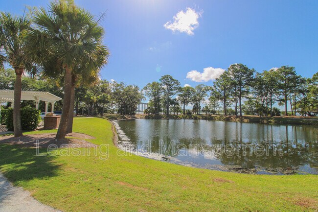 Building Photo - 130 River Landing Dr
