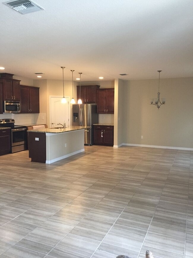 Building Photo - Stunning 4-Bed, 3-Bath Home with Screened-...