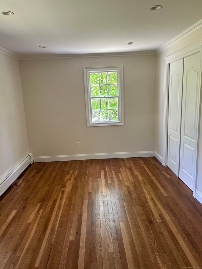 Building Photo - 16 Topcrest Ln
