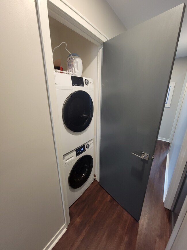 Building Photo - 23 Andrew Pl