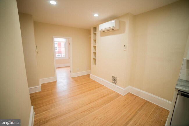 Building Photo - 257 S 21st St