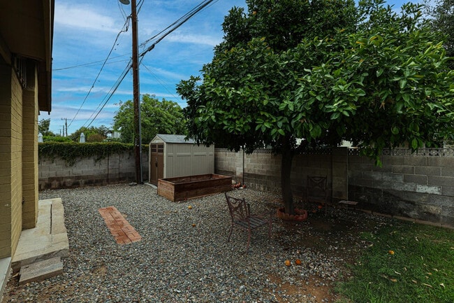Building Photo - 1005 E Cavalier Dr