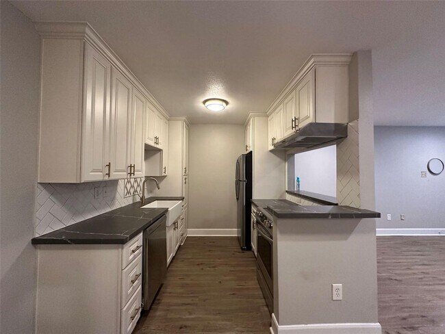 Building Photo - 2250 Bering Dr