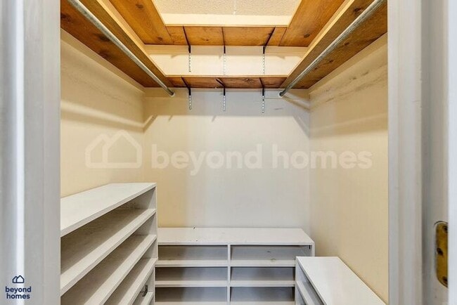 Building Photo - Beautiful 3-Bed 2 Bath Home with Massive Fenced Yard & Private Deck!