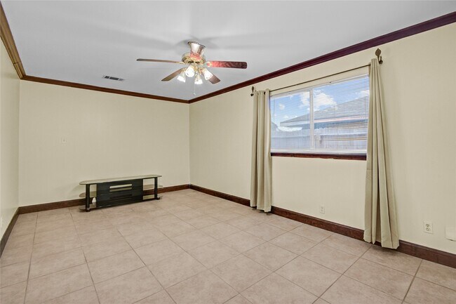 Building Photo - 8565 Ridgepoint Dr