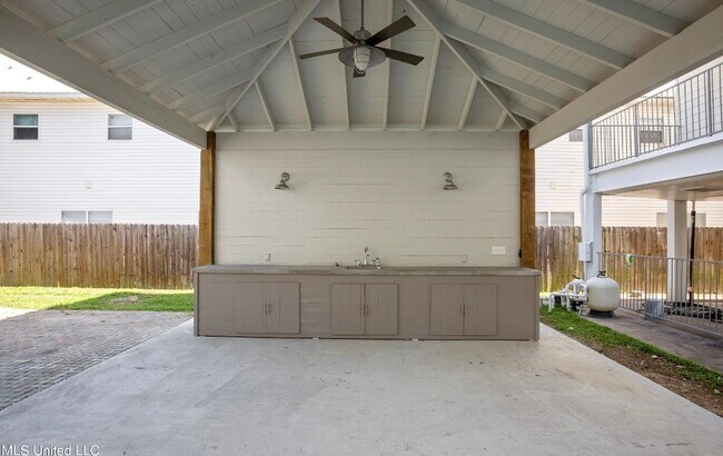 Building Photo - The Sand Dollar Condominiums