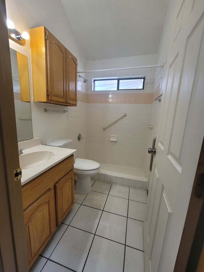 Building Photo - Ready to View!!