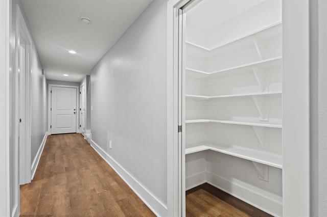 Building Photo - 724 W Gandy St