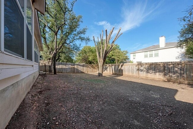 Building Photo - 2308 John Tee Dr