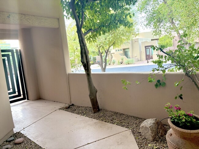 Building Photo - 6711 E Camelback Rd