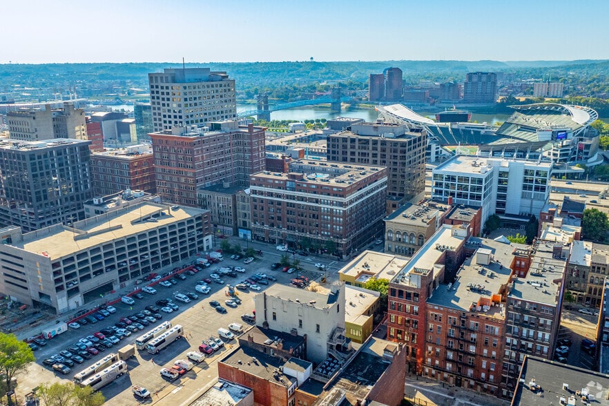 Community Context - Fourth & Plum