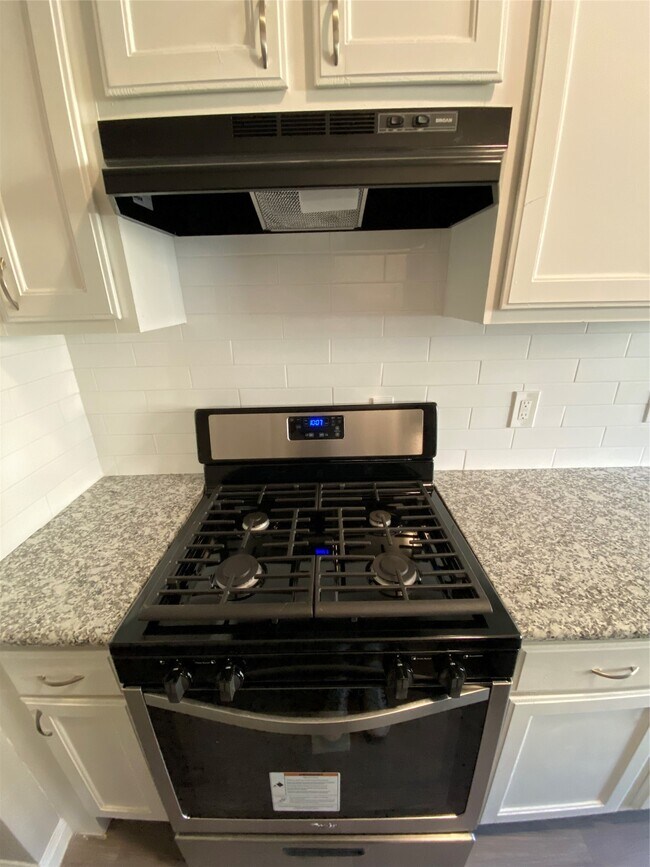 Building Photo - 222 Grace St