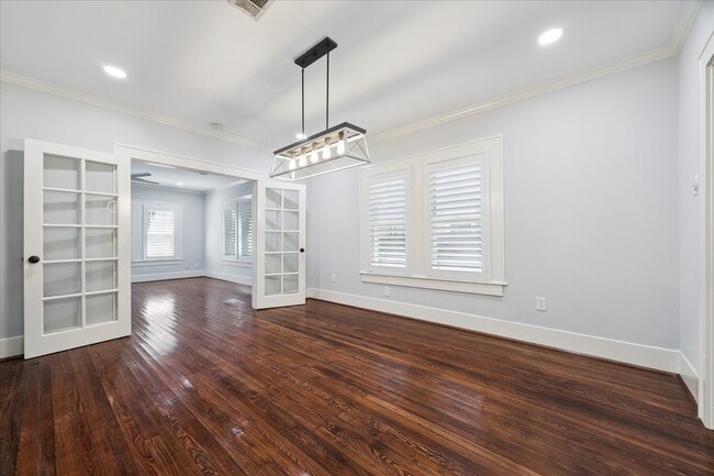Building Photo - 907 W Melwood St