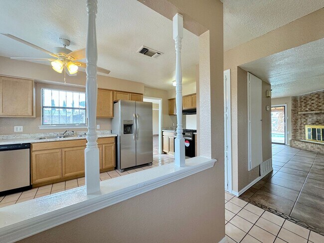 Building Photo - Northeast El Paso 3 Bed Refrig A/C with Pool!