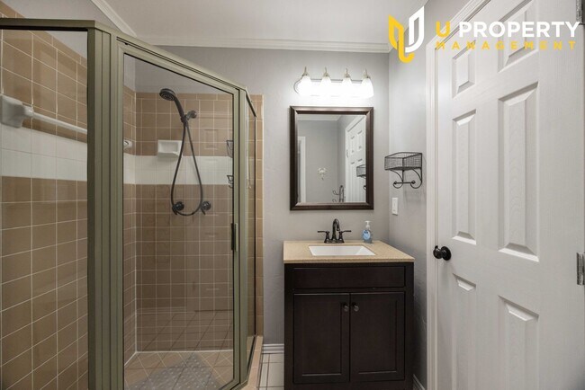 Building Photo - Great property in Plano mature community w...