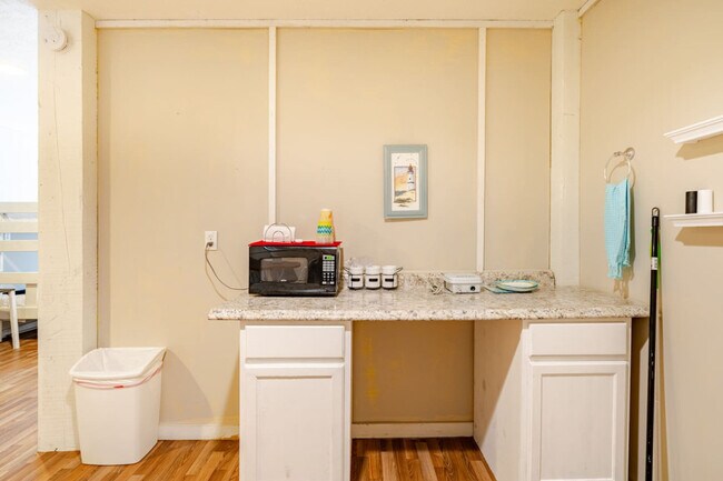 Building Photo - 814 Helen Blvd