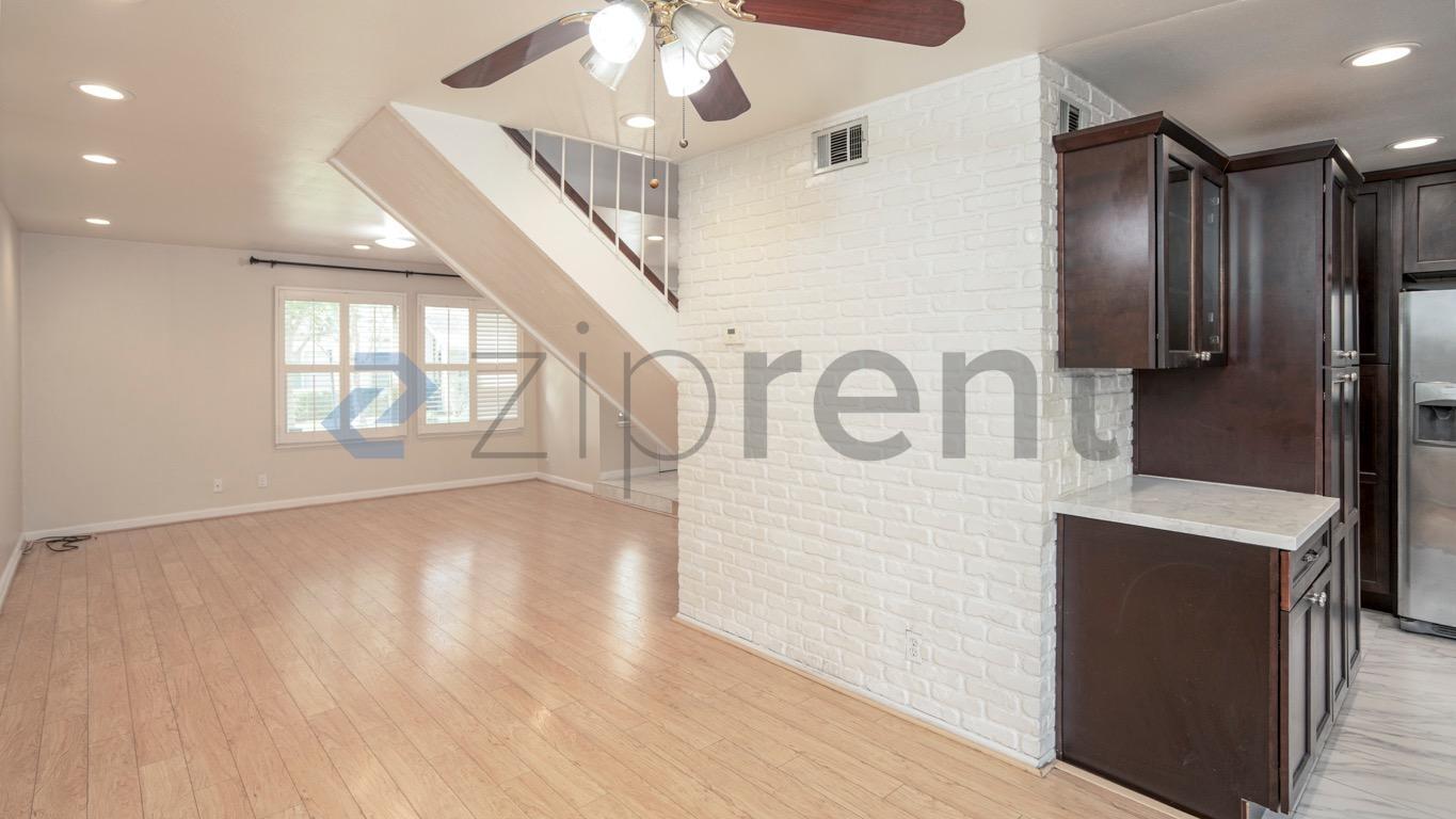 Building Photo - Unit
