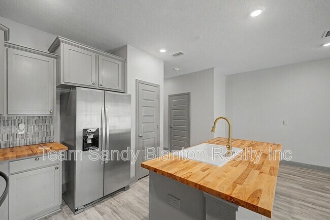 Building Photo - 9055 Golden Eye Dr