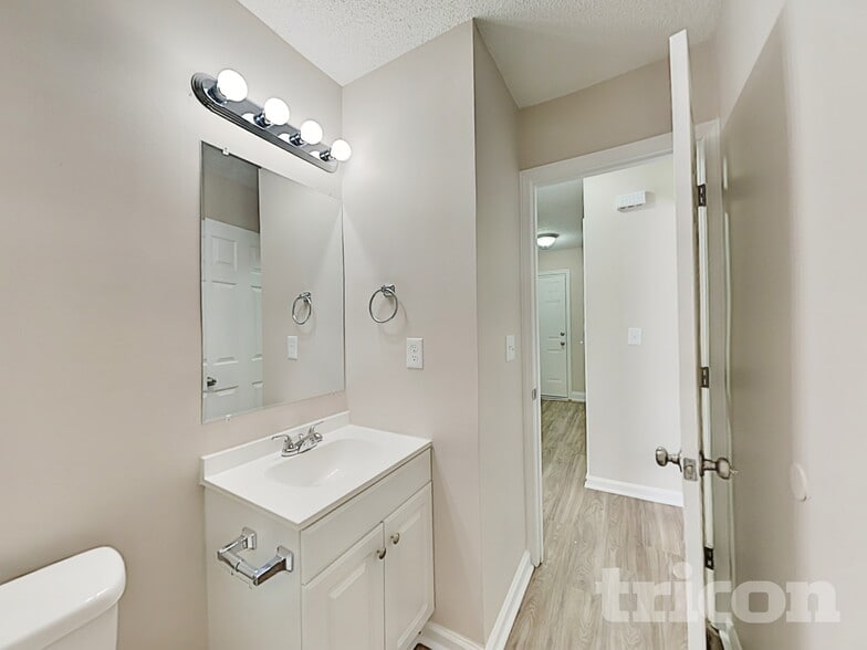 Building Photo - 1725 Josie St