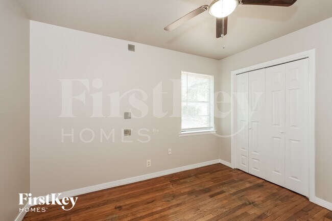 Building Photo - 619 S Alexander Ave