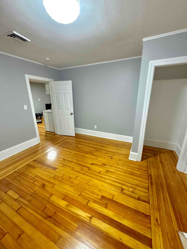 Building Photo - 12 Lucretia Ave