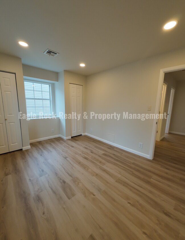 Building Photo - 1369 E 67th St