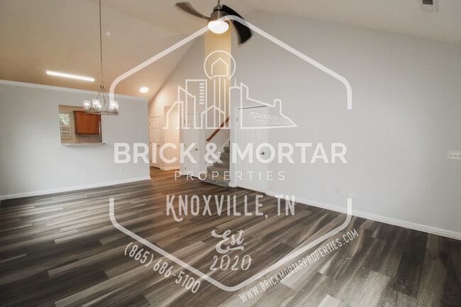 Building Photo - 900 Glendower Way