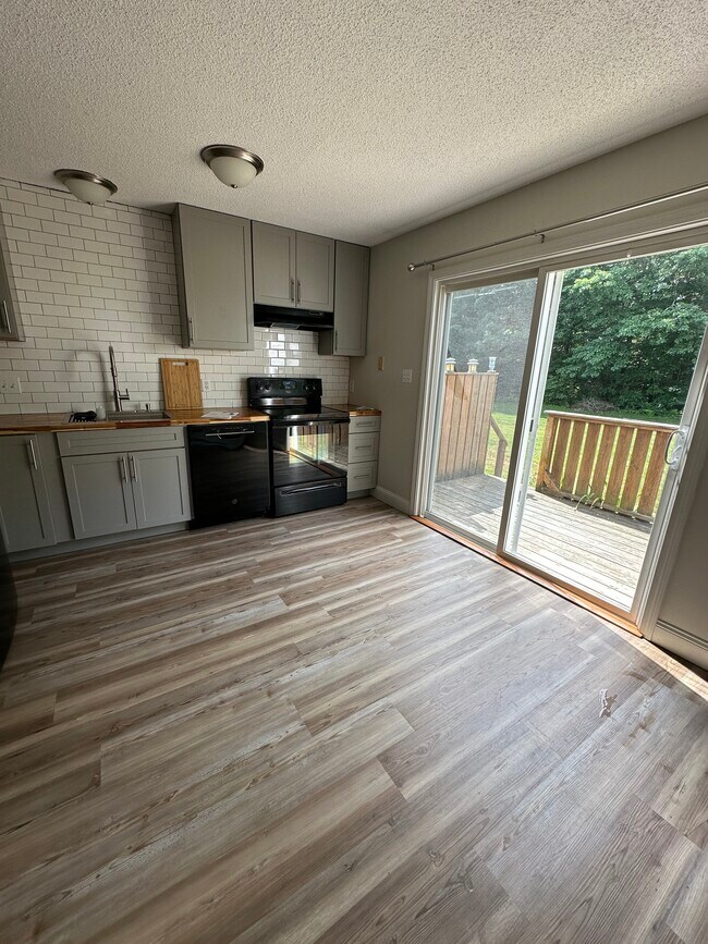 Building Photo - 45 Baxter Woods Trl