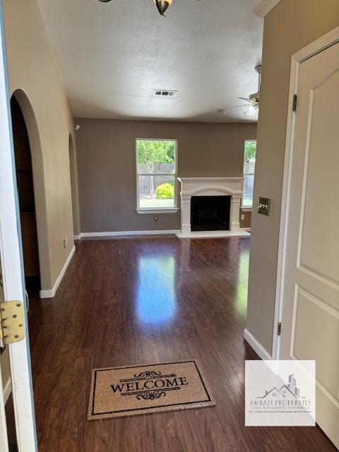 Building Photo - 7440 N Mansionette Dr