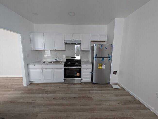 Building Photo - 1109 Adriatic Ave
