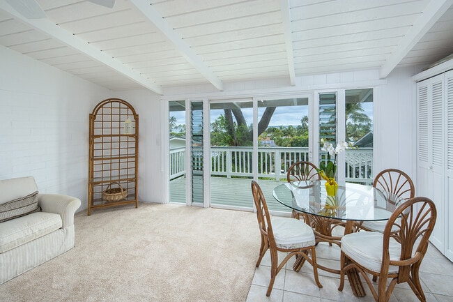 Building Photo - Very clean and bright 1 bedroom, 2 bath in Lanikai with views! All utilities!