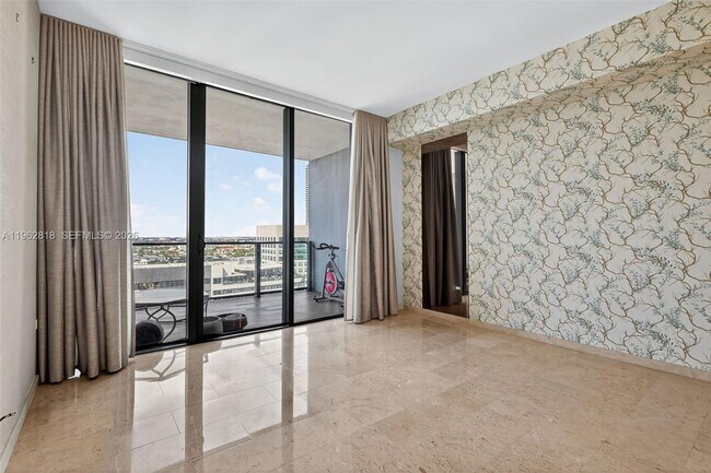 Building Photo - 88 SW 7th St