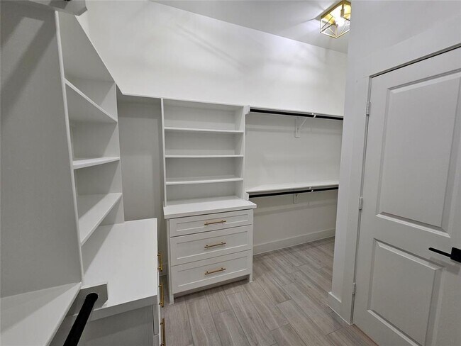 Building Photo - 25939 Lantern Ln